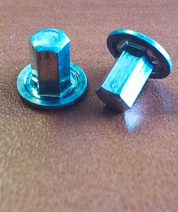 Un semplice pezzo di metallo formato
